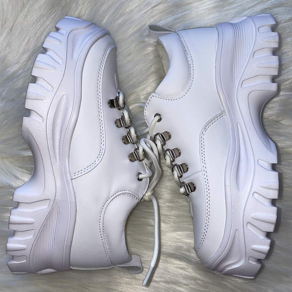 White chunky sneakers size 6.5